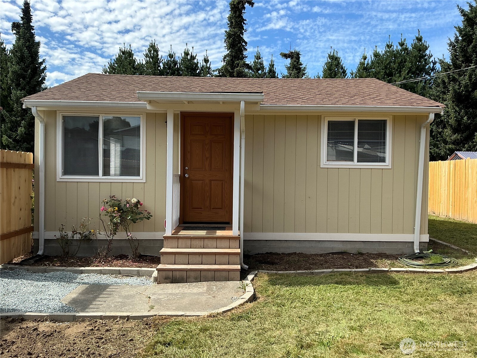 325 Hawthorne Street