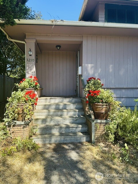 3210 NW 69th Street, Seattle, WA 98117, photo 2 of 2