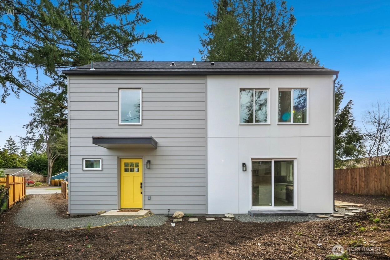 1404 N 136th Street
