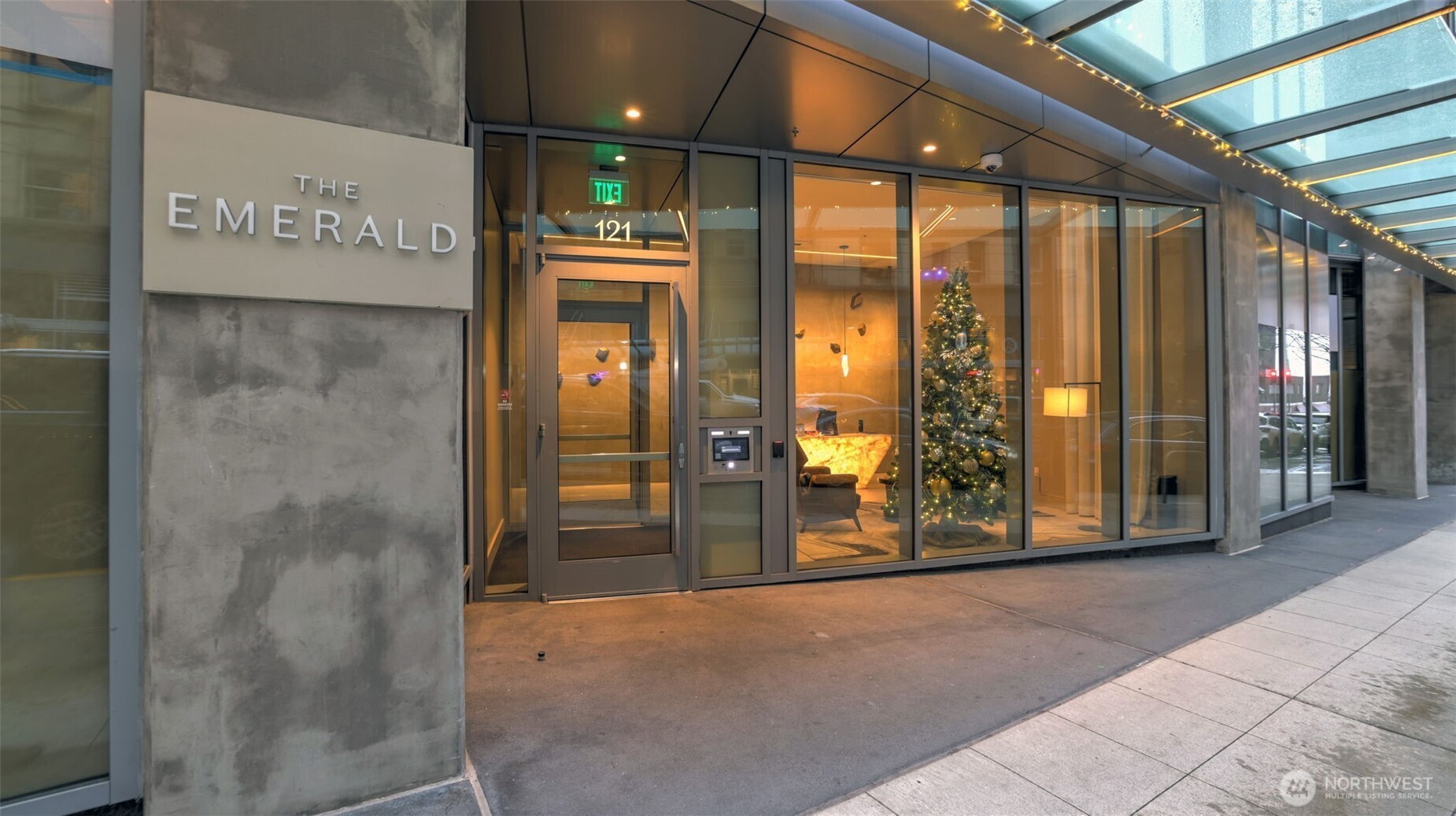 121 Stewart Street #905