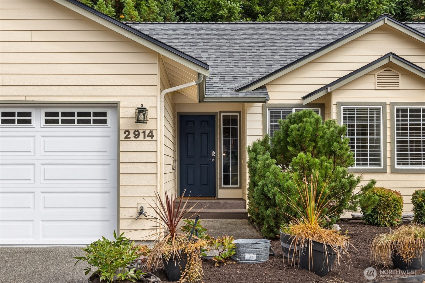 2914 NE Winesap Court