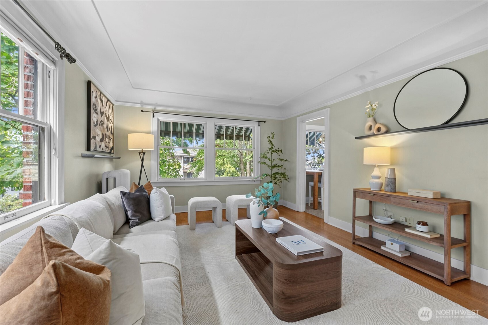 2634 Franklin Avenue E #202