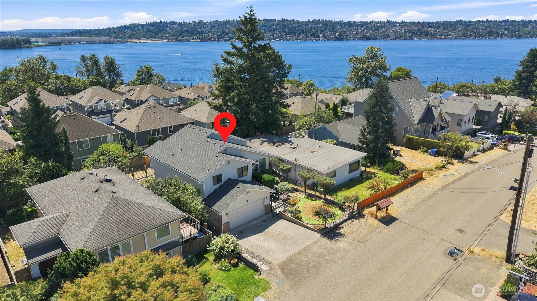 1011 N 28th Place