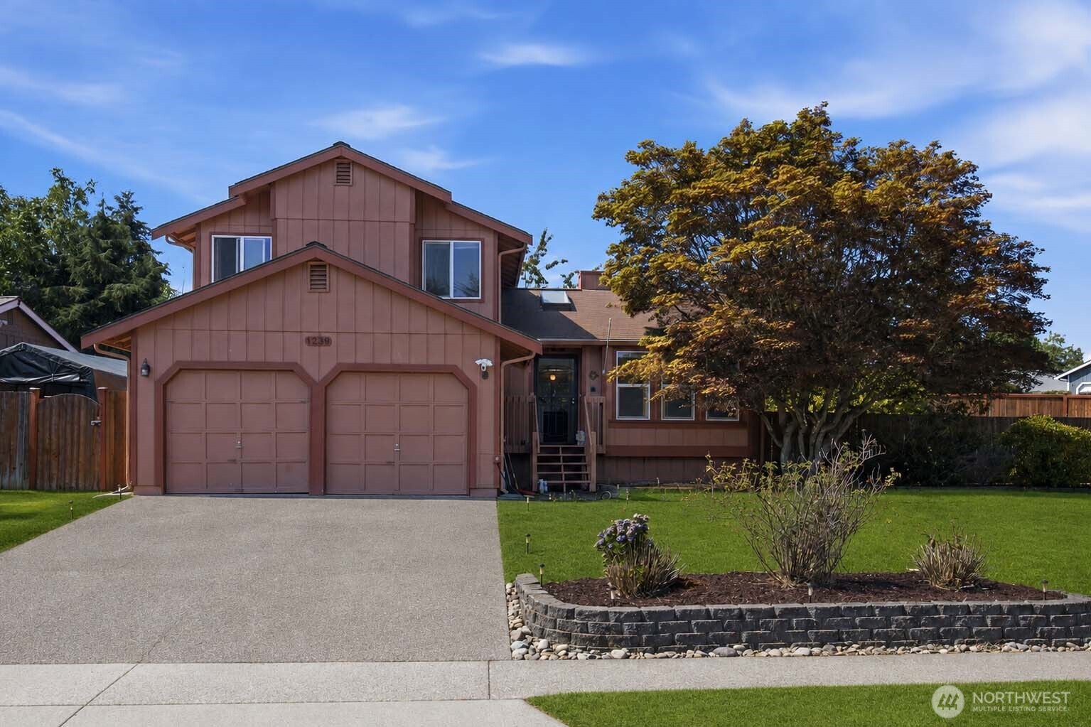 1239 Juniper Dr SE