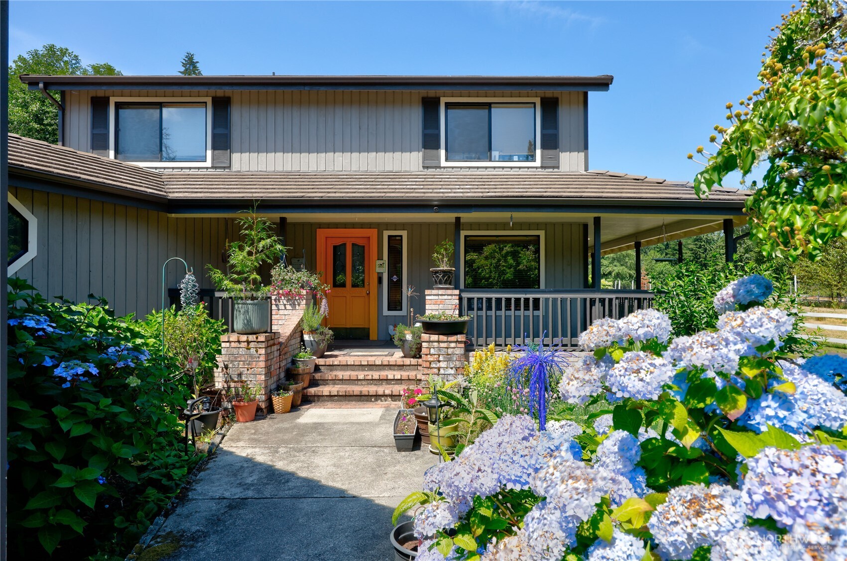 1305 NW Mountain View Road