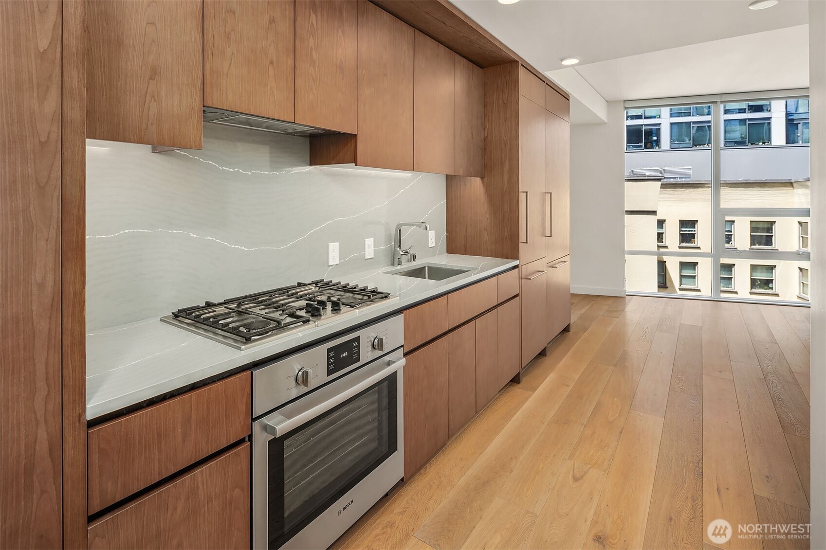121 Stewart Street #908