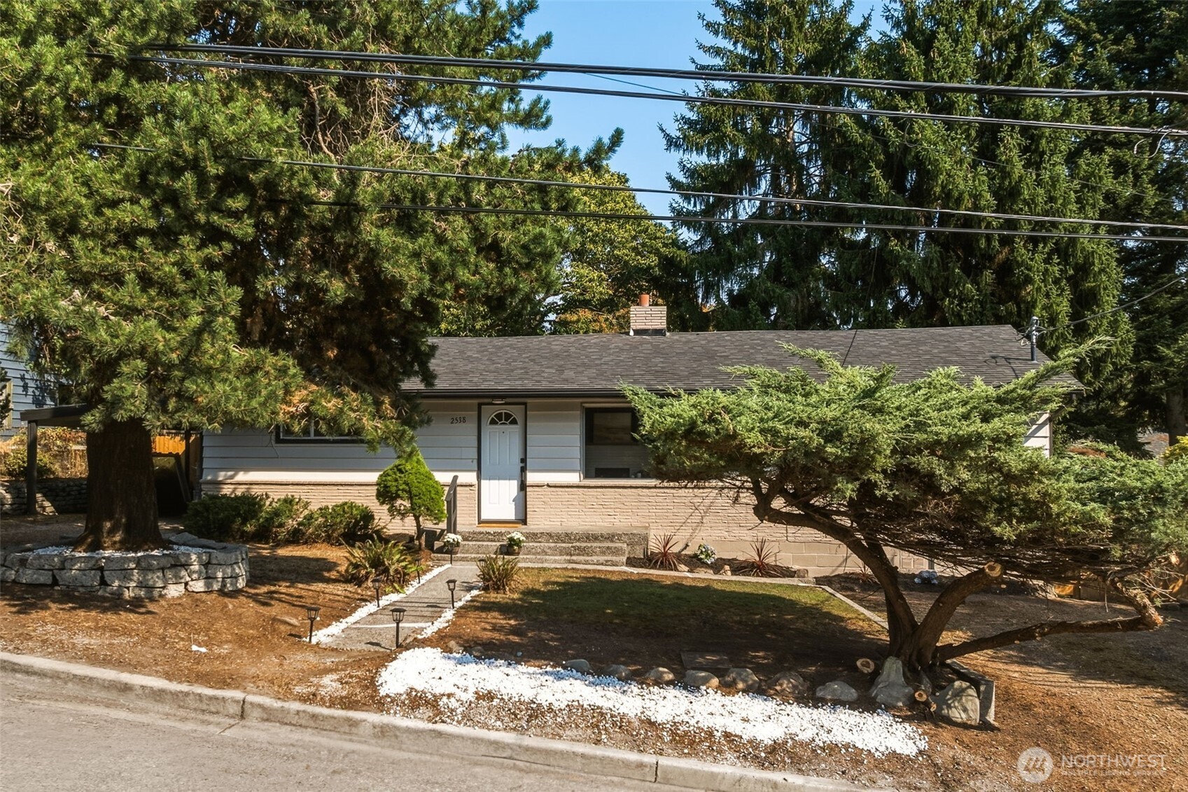 2538 NE 107th Street, Seattle, WA 98125, photo 3 of 4