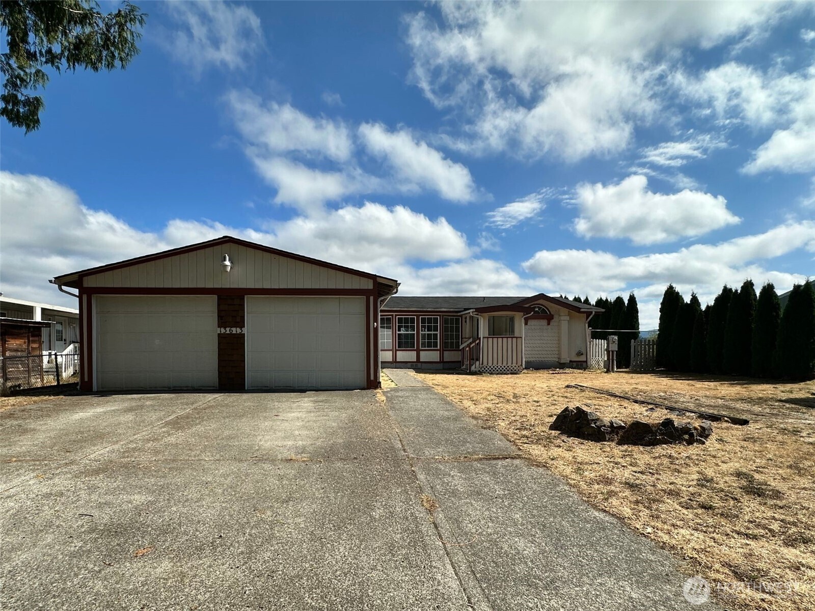 13613 Cedar Cir E