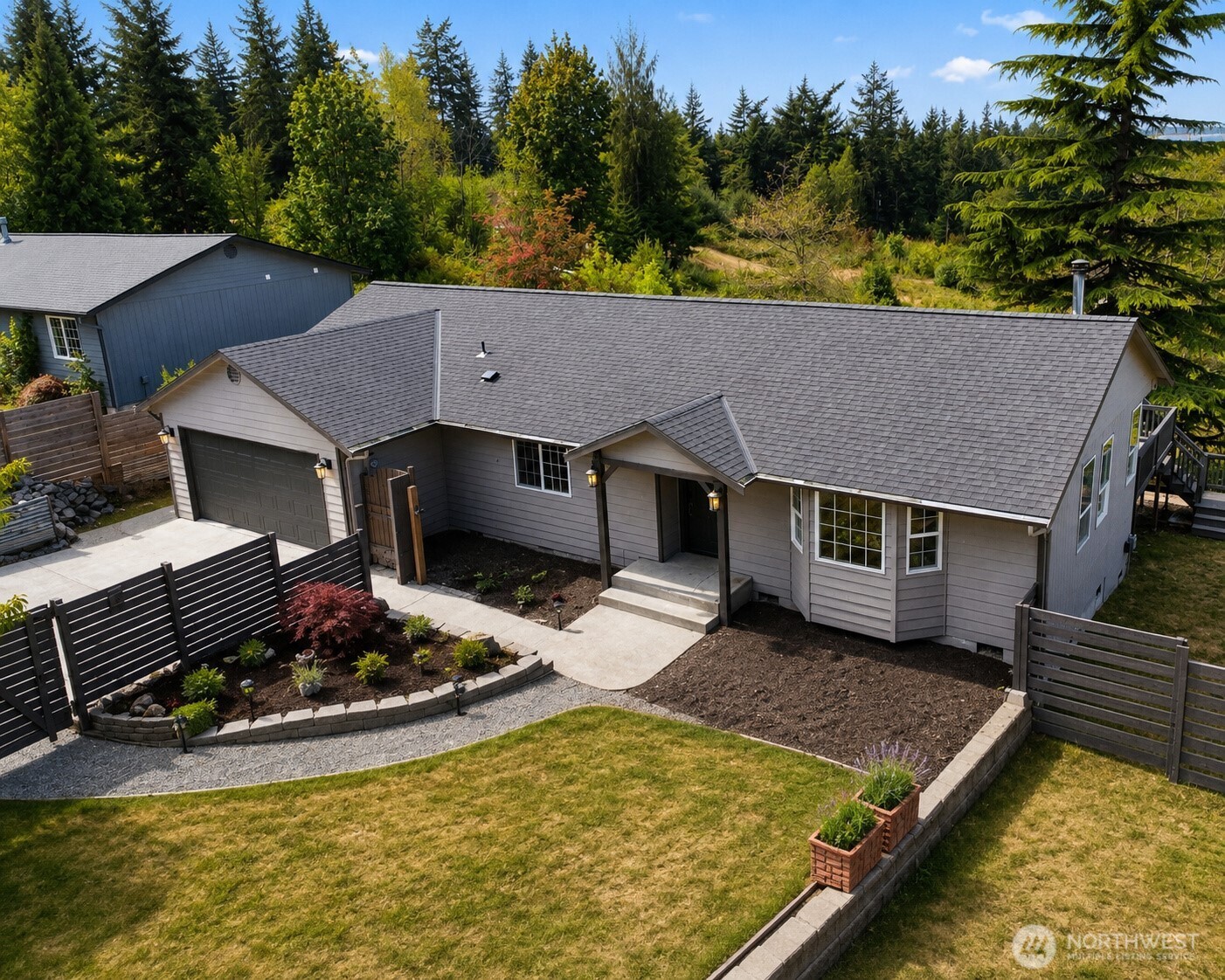 939 James Way