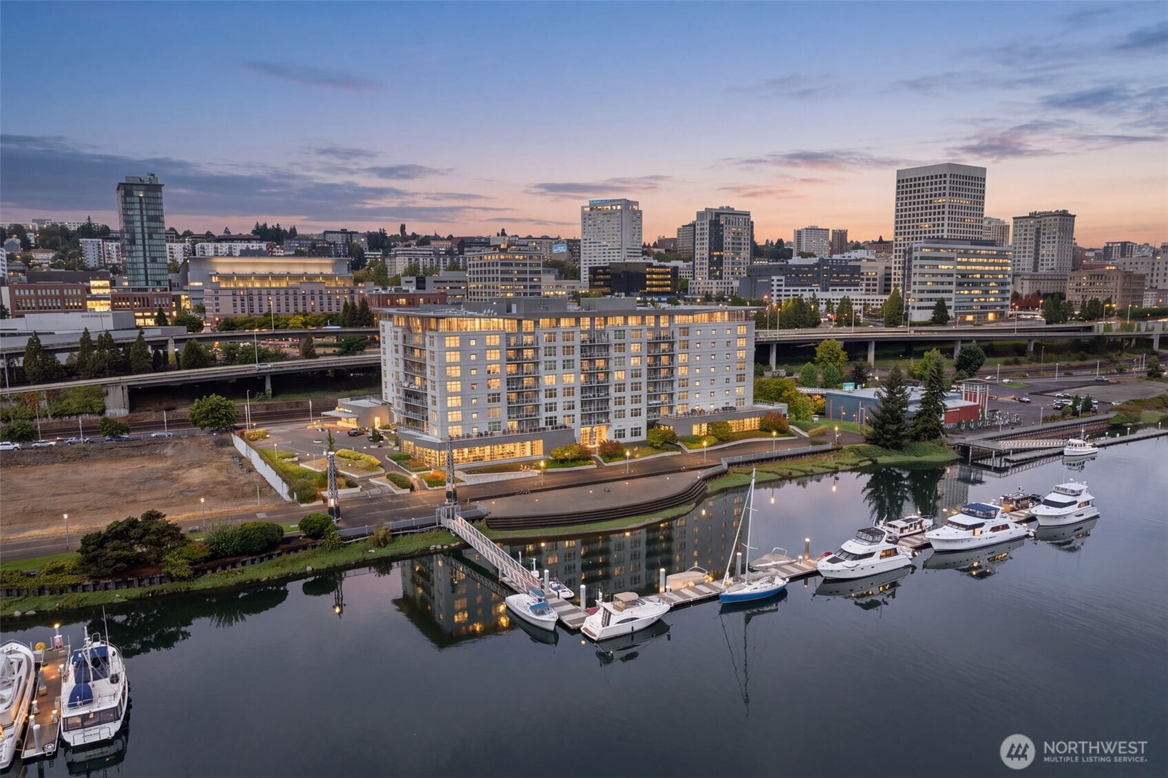 1515 Dock Street #823