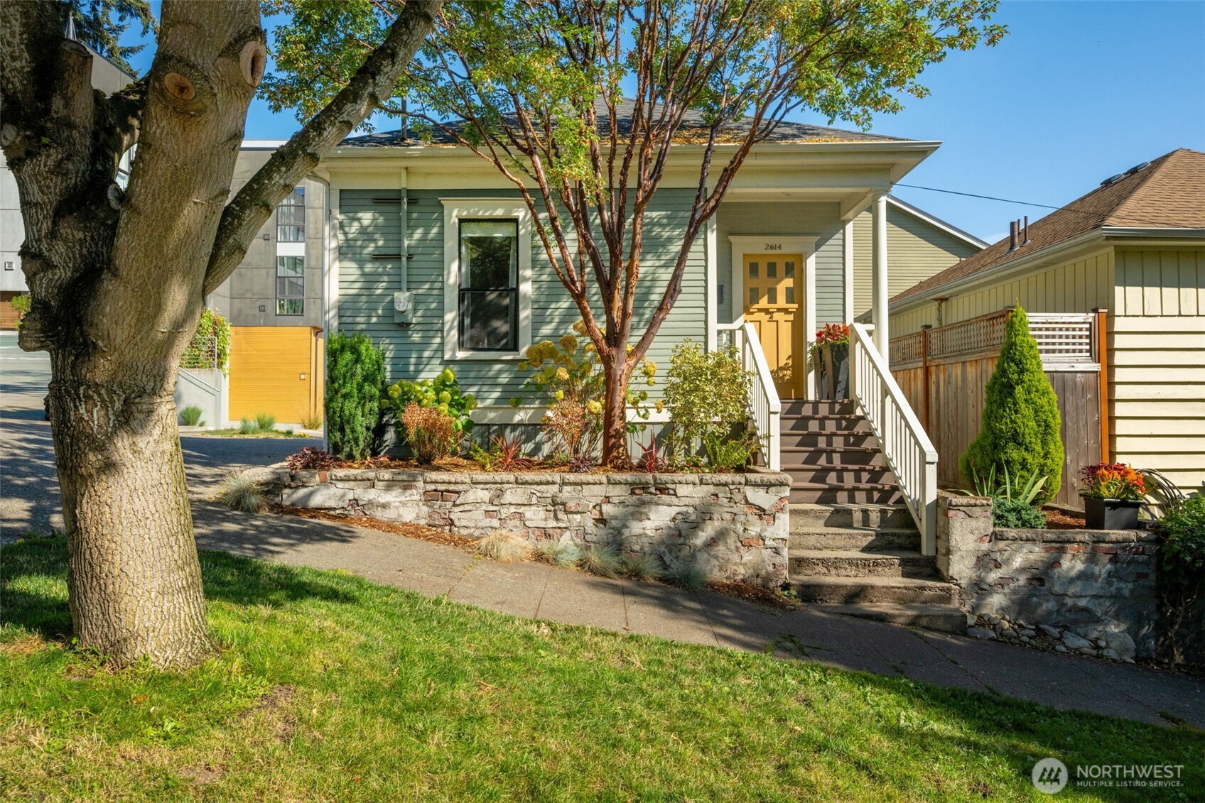 2614 E John Street
