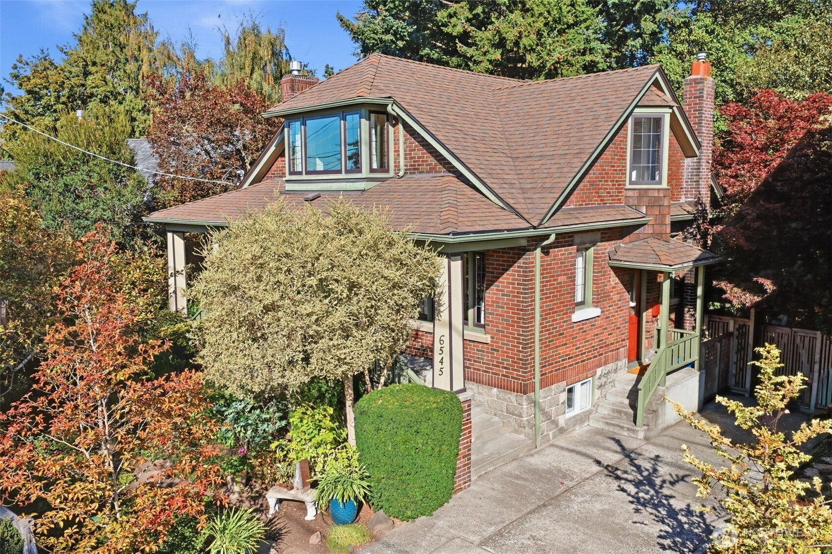 6545 Fauntleroy Way SW