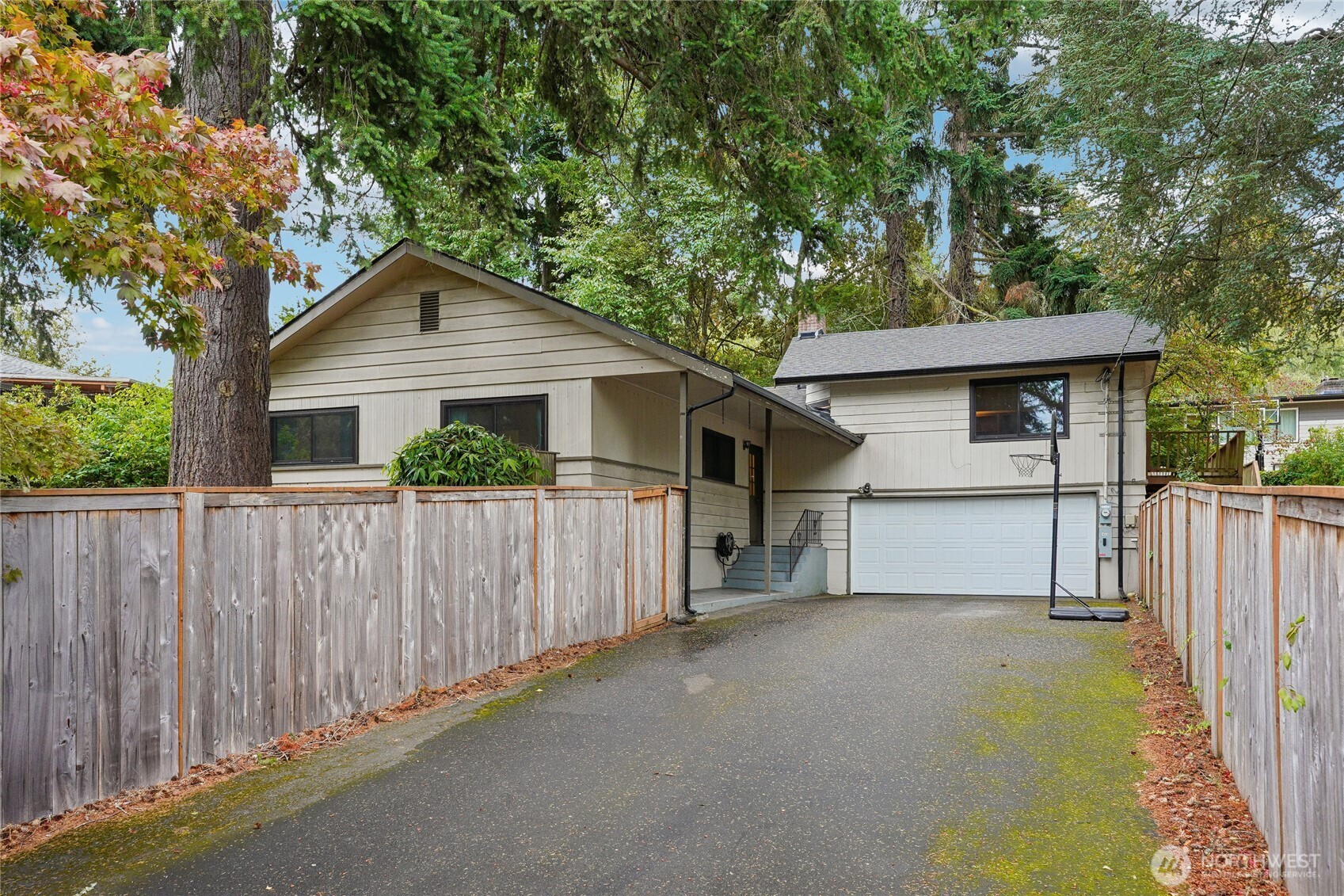 4223 Robin Road W