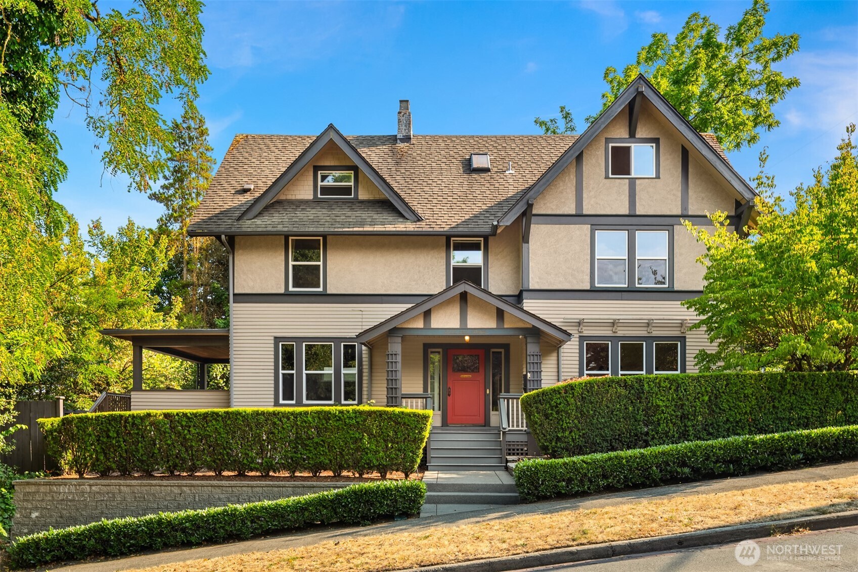 2215 E Aloha Street