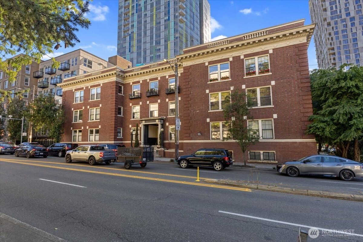 615 Boren Avenue #8