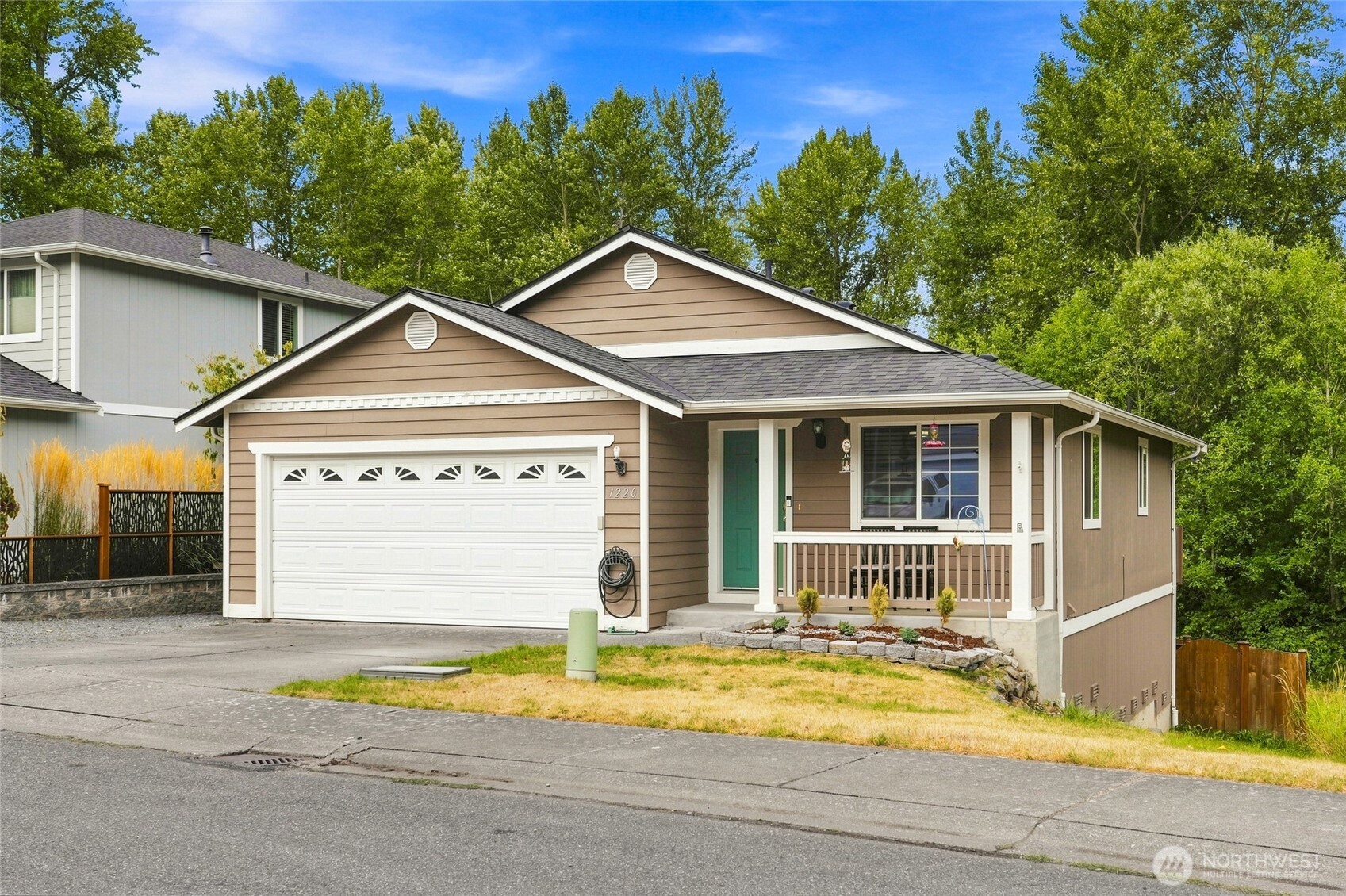 1220 N 12th Place
