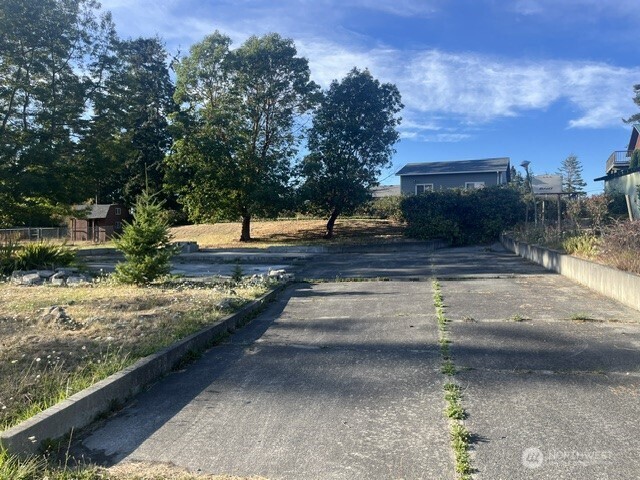 1586 Douglas Street