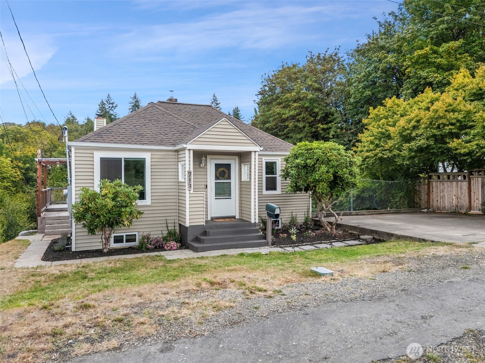 713 Hull Avenue