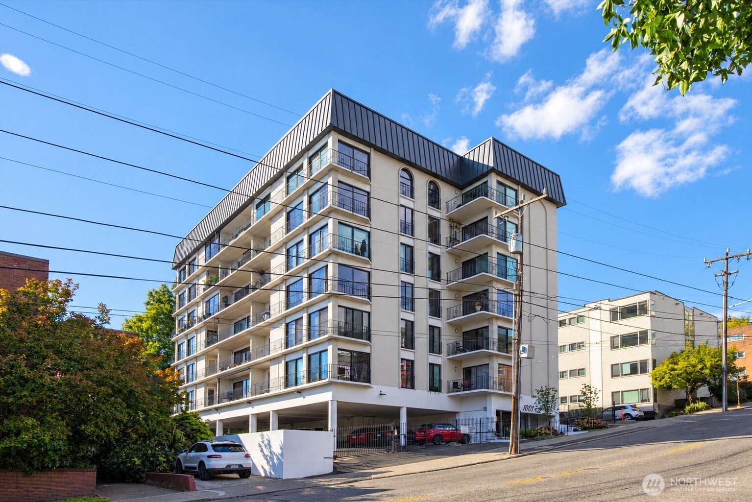 1001 Queen Anne Avenue N #401