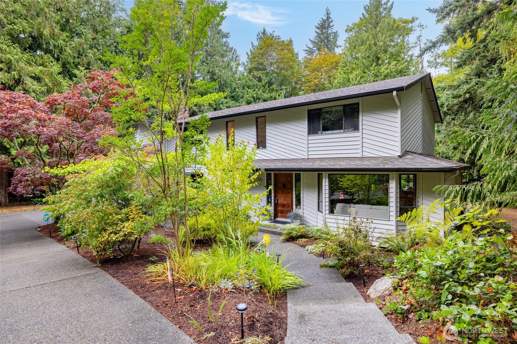 121 N 39th Place