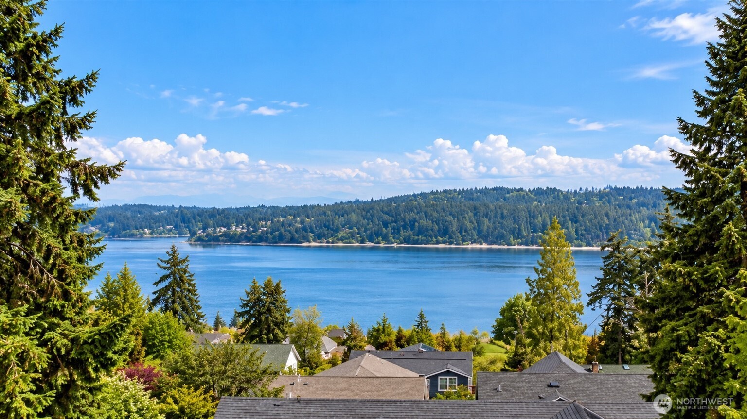 5055 Honeymoon Bay Road