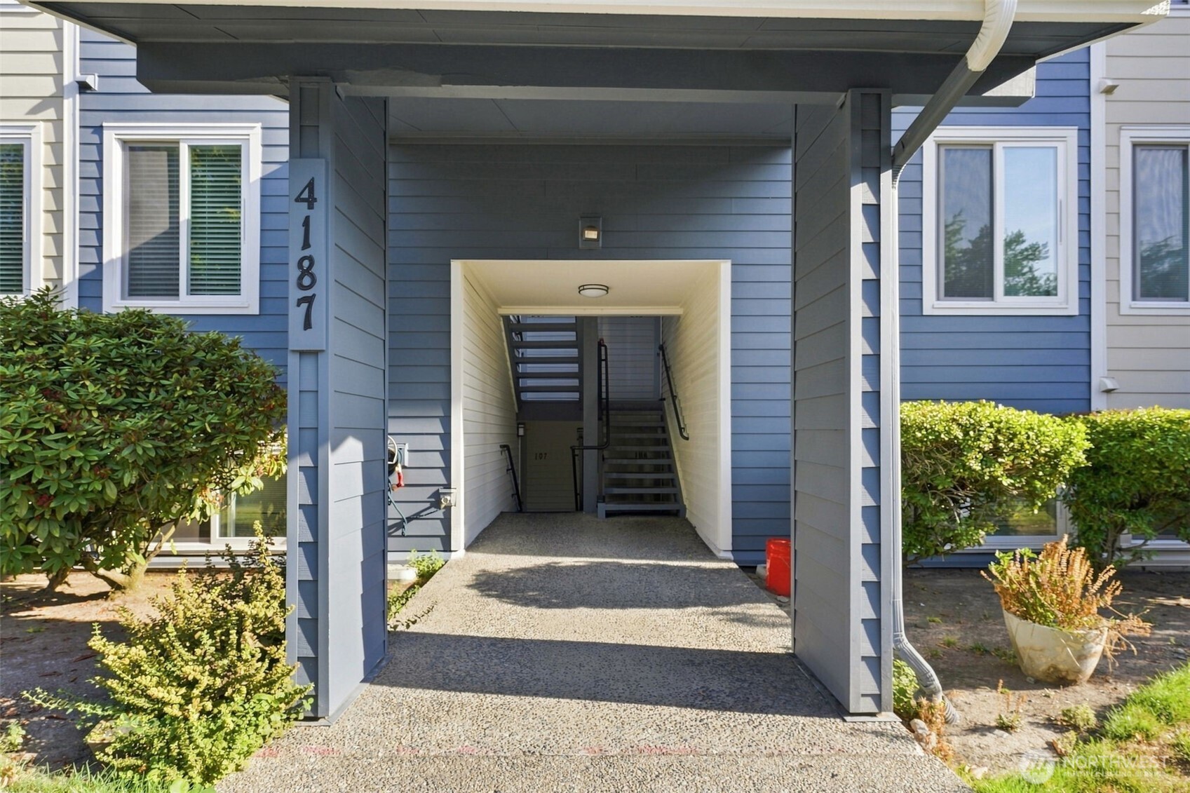 4187 W Lake Sammamish Parkway SE #B207, Bellevue, WA 98008-6523, photo 2 of 2