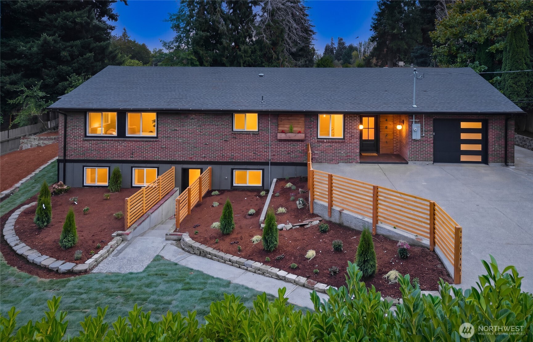 4021 Sunset Drive W