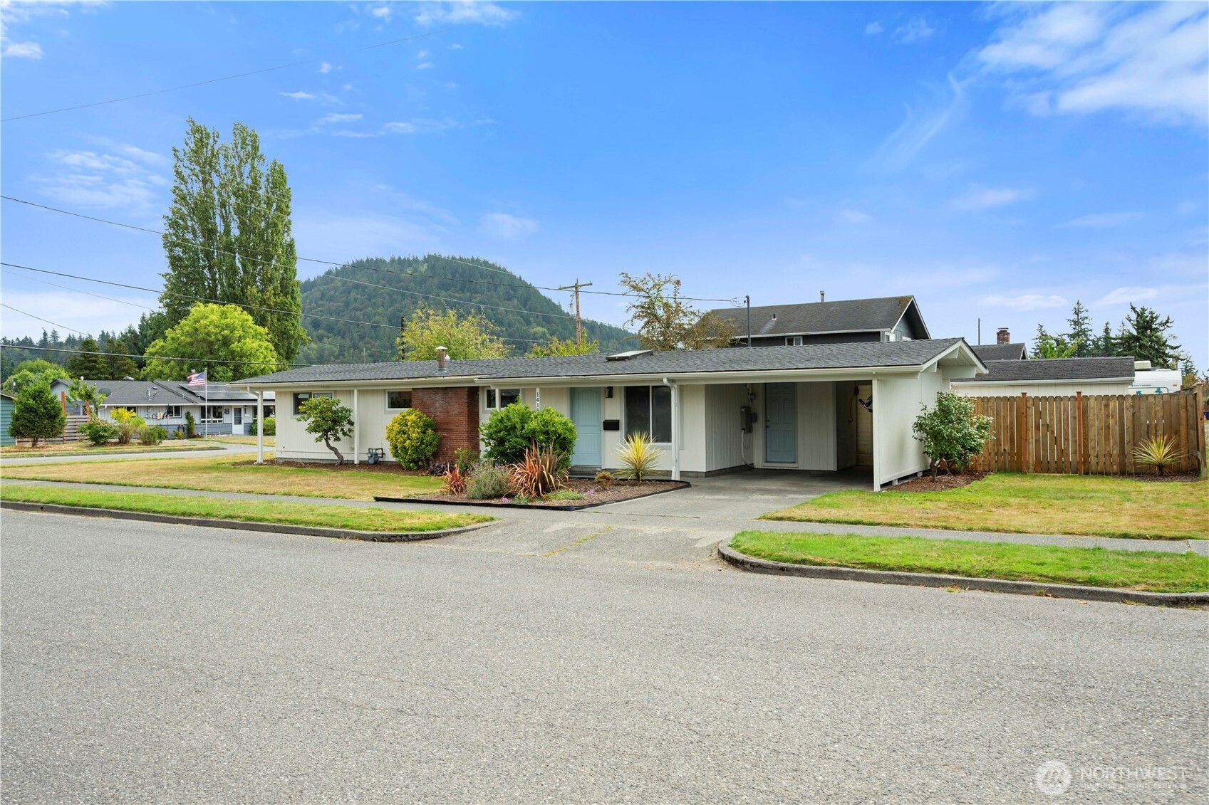 1418 Hillcrest Parkway