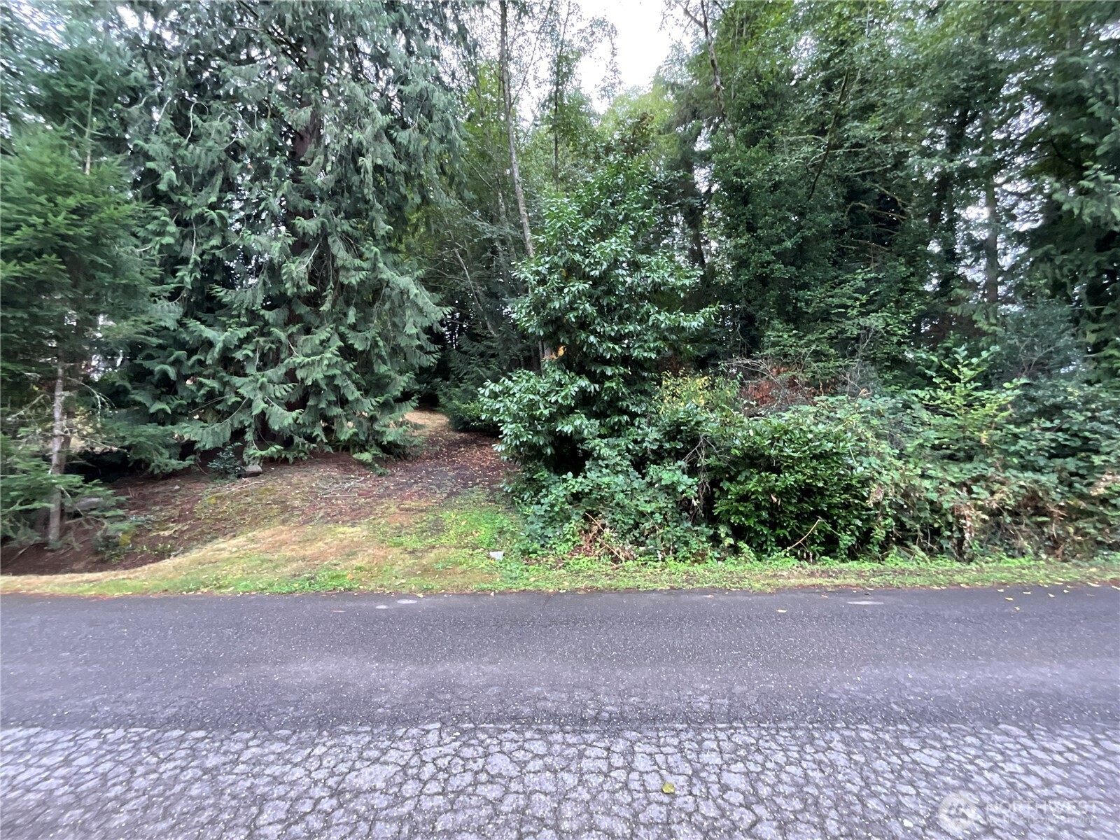 749 NE Woods Court