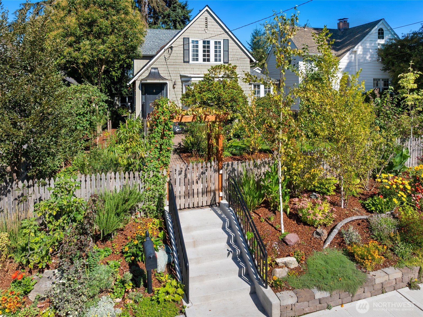 1912 Gregory Way
