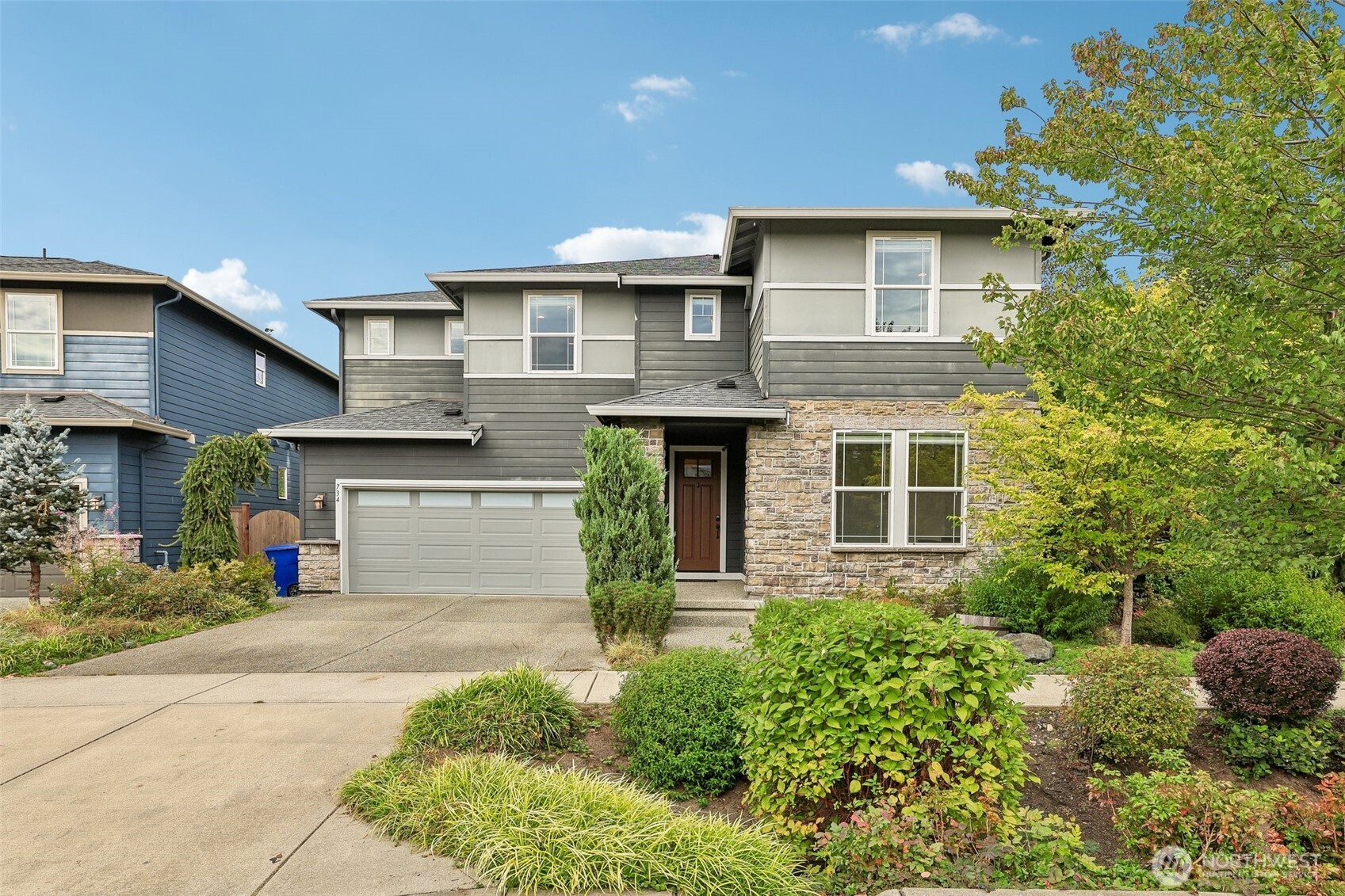 734 NE 4th Street