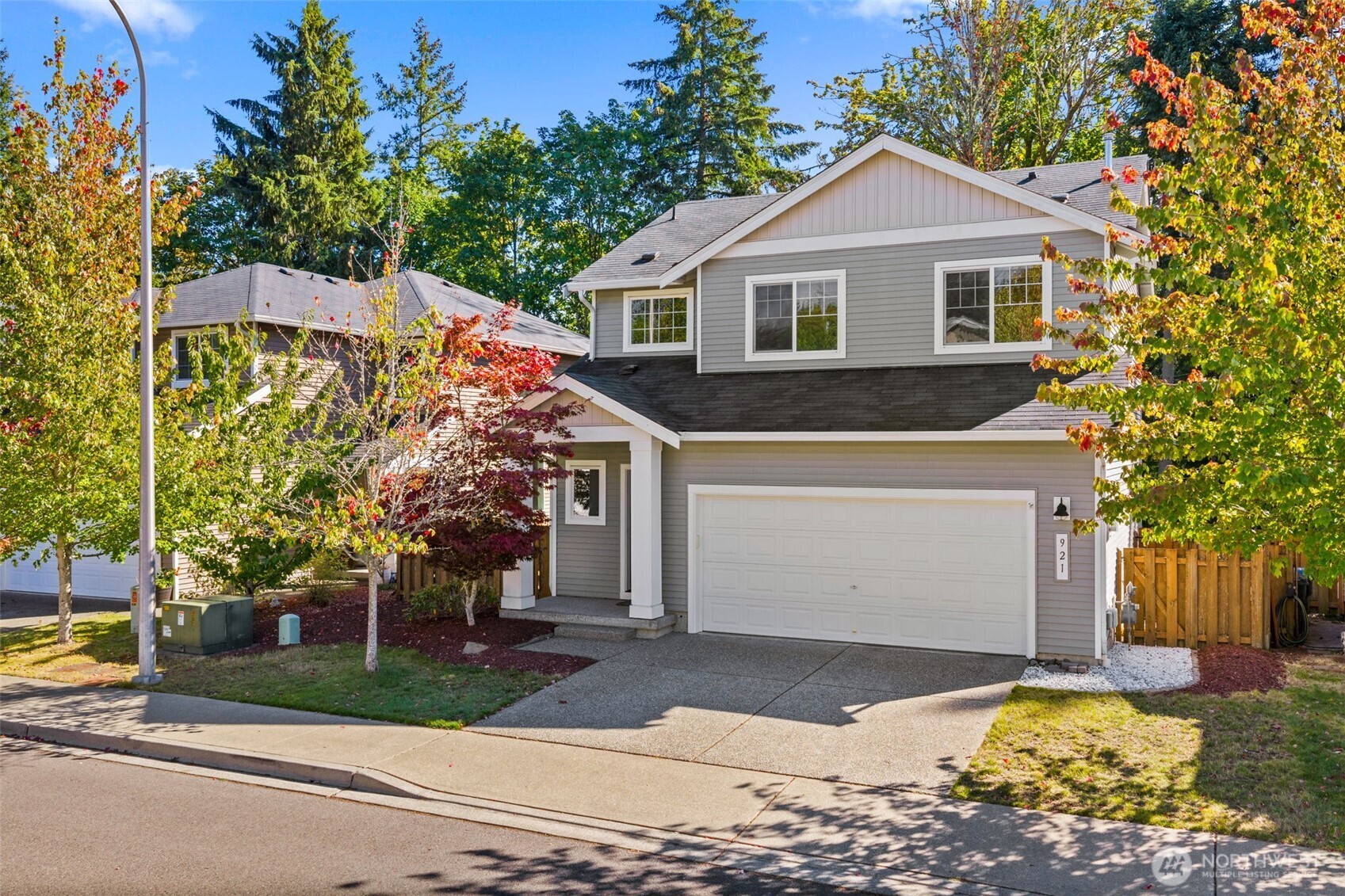921 Ebbets Drive SW