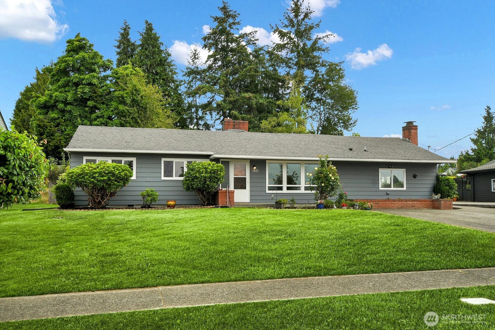 1321 N Skyline Drive