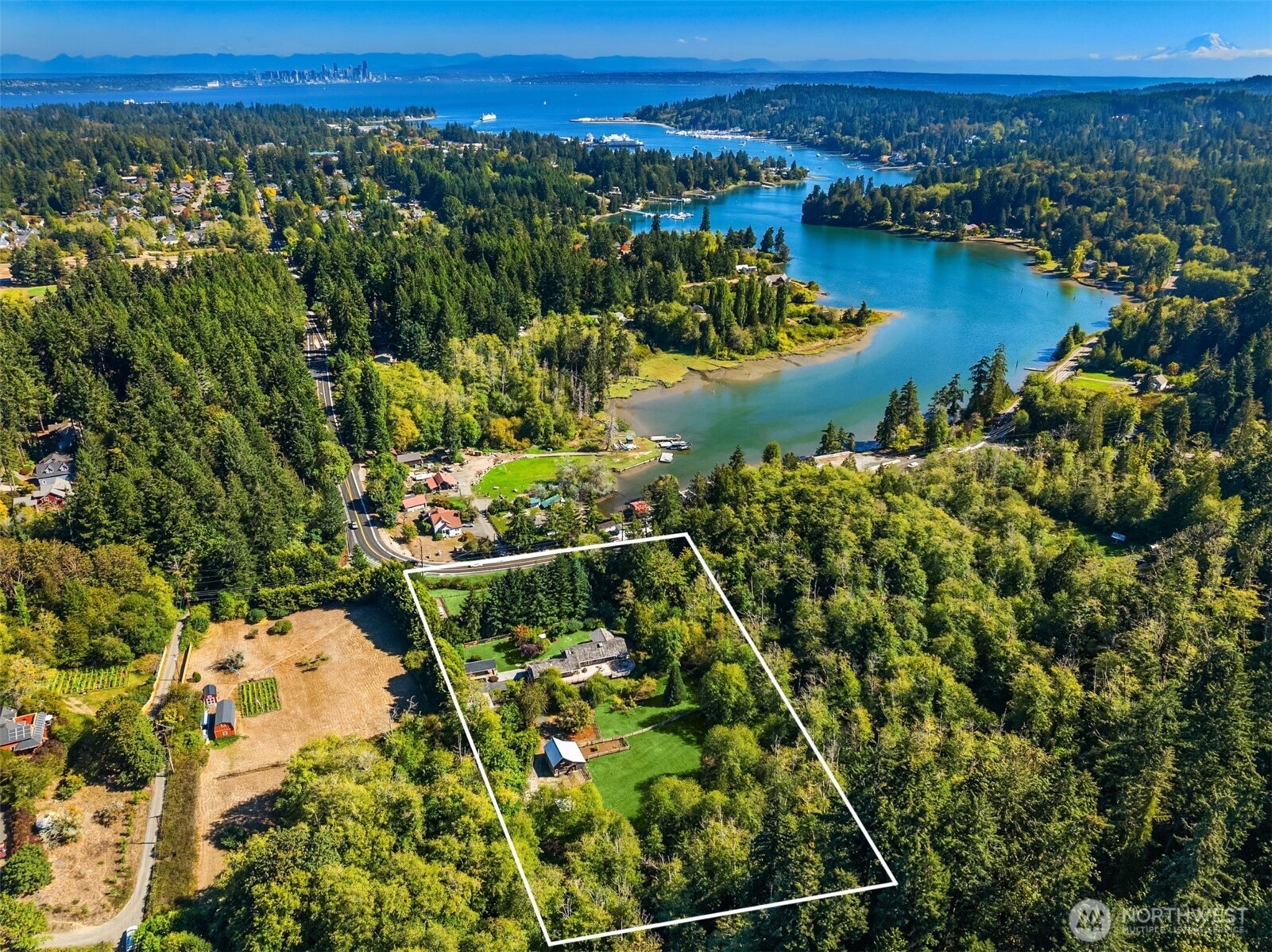 7183 NE Eagle Harbor Drive NE