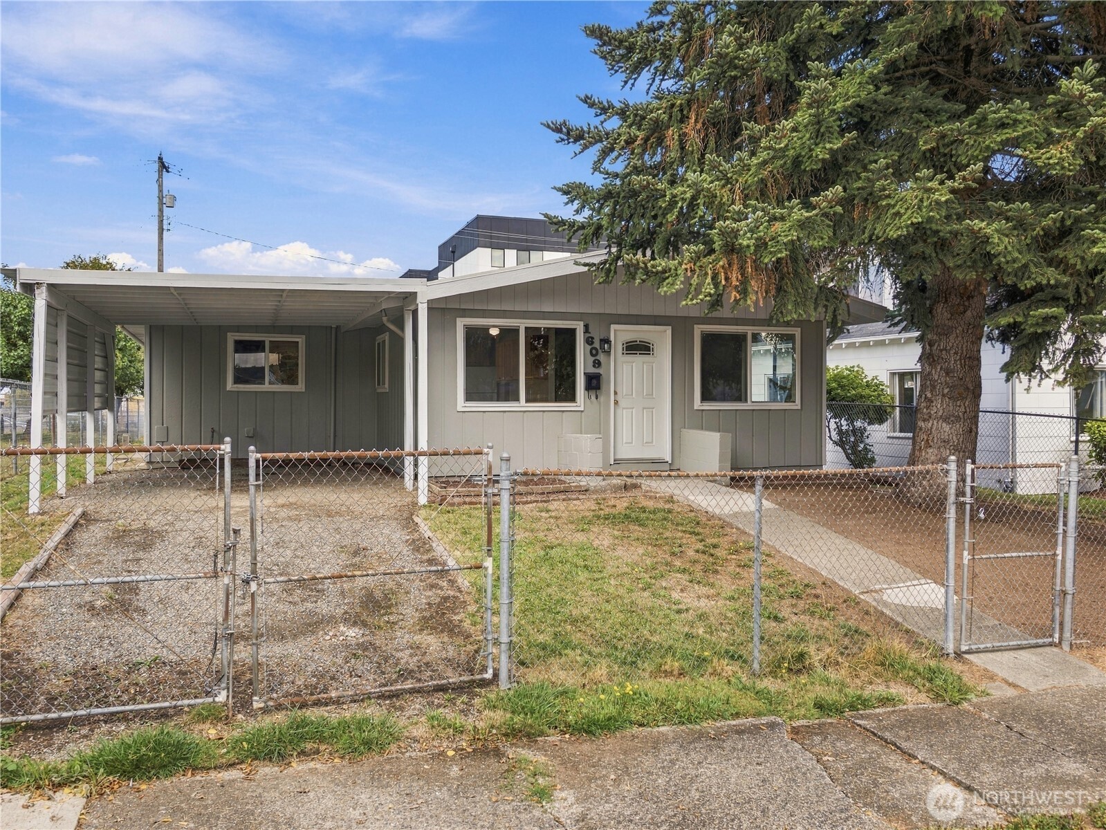 1609 E Wright Avenue