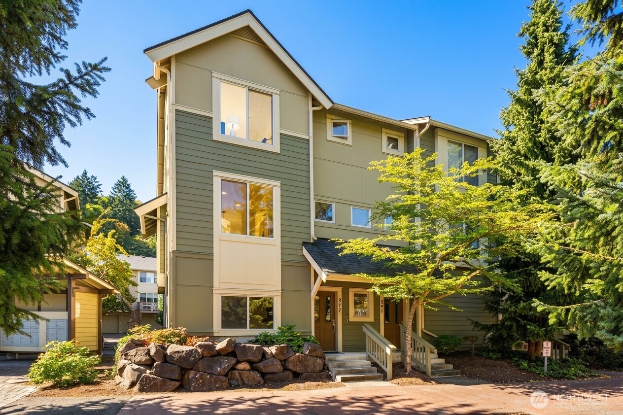 377 NW Pebble Lane