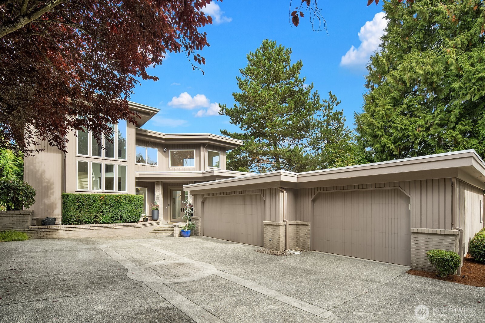 9506 NE POINTS Drive