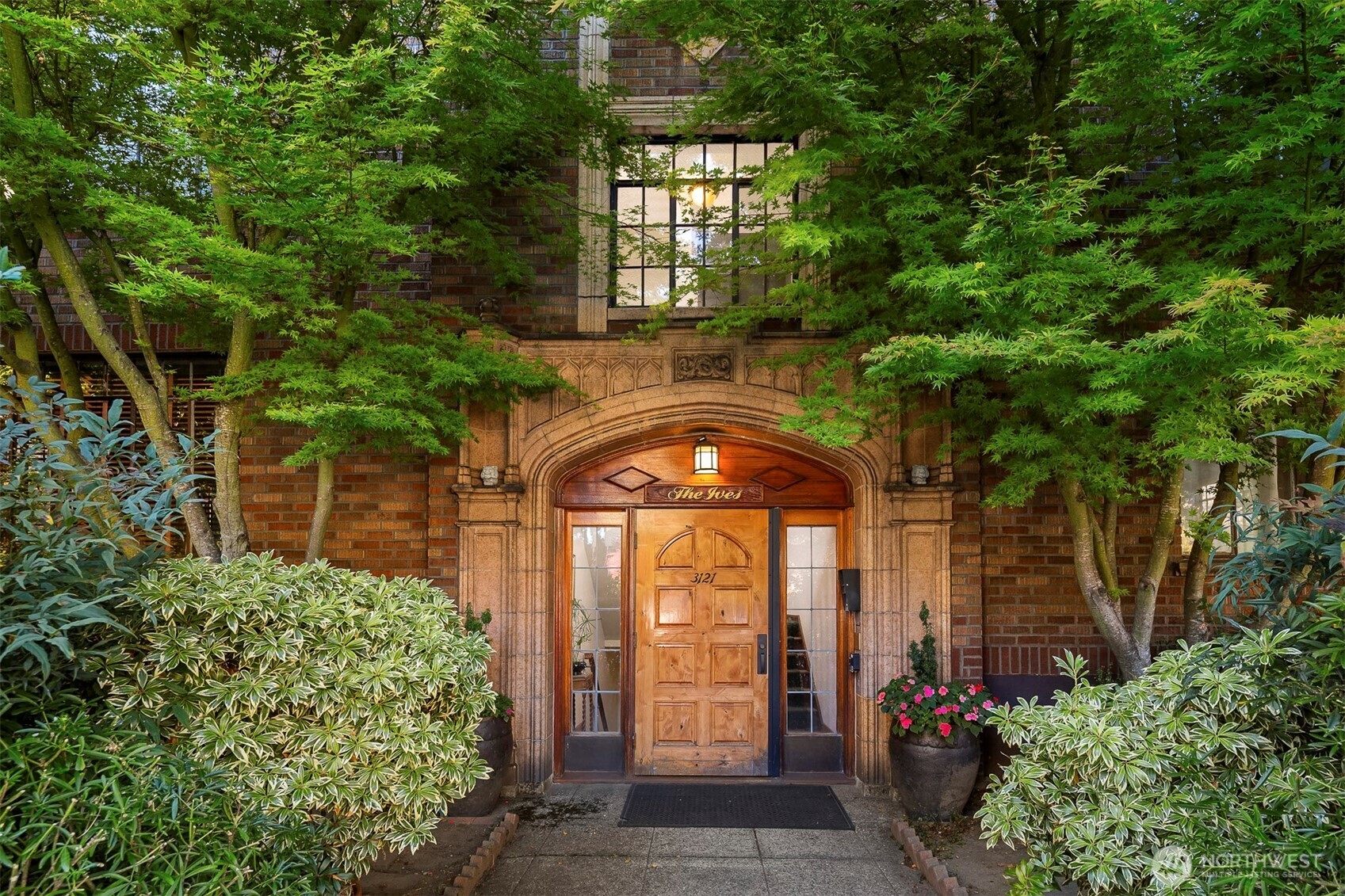 3121 Franklin Avenue E #2