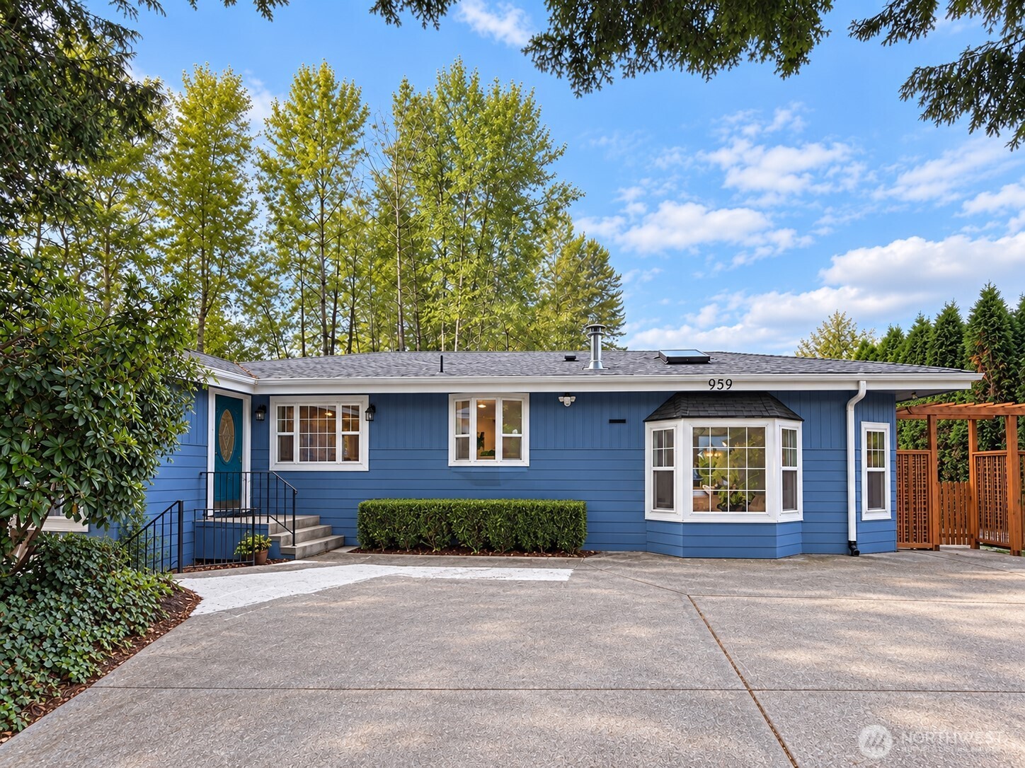 959 Hoquiam Ave NE