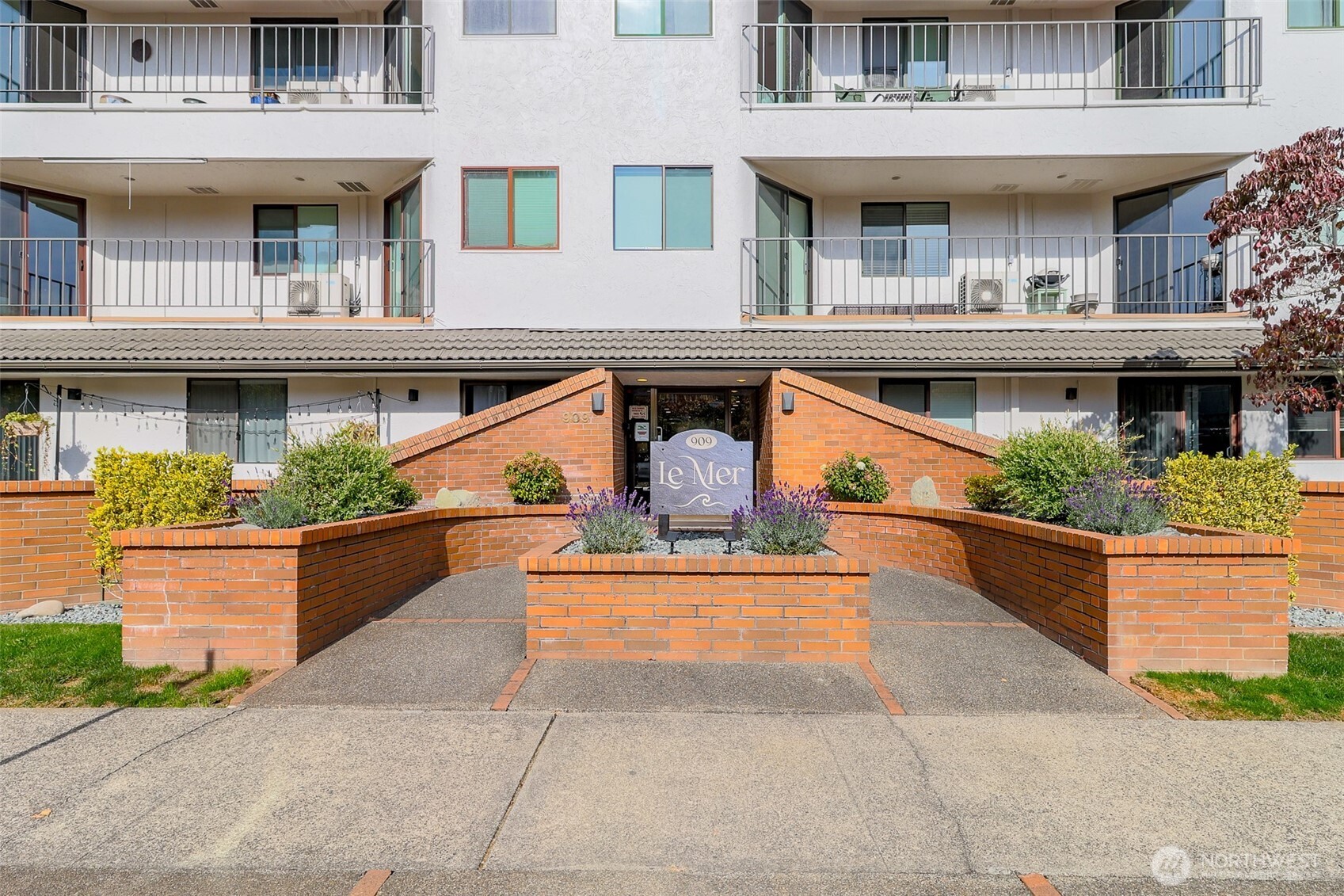 909 N I Street #202