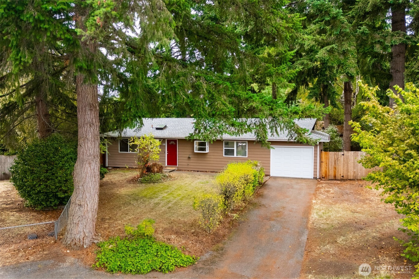 807 Gregory Way SE