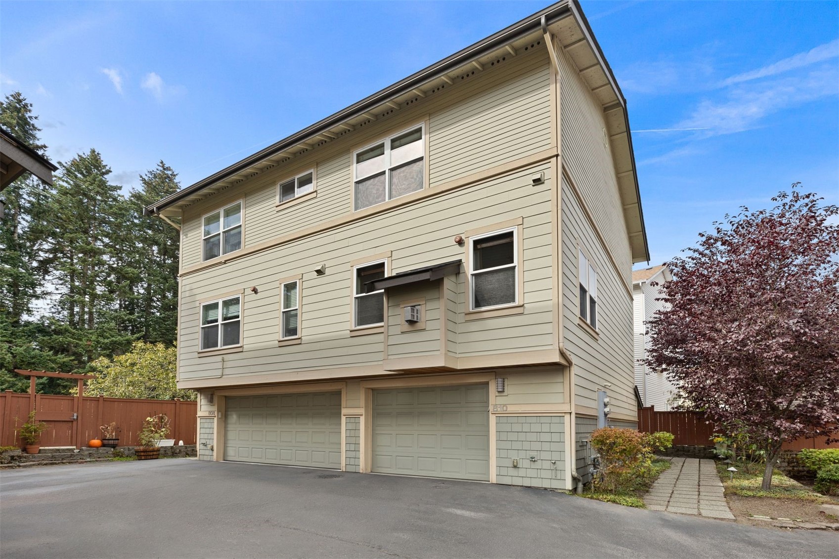 810 N 145th Lane
