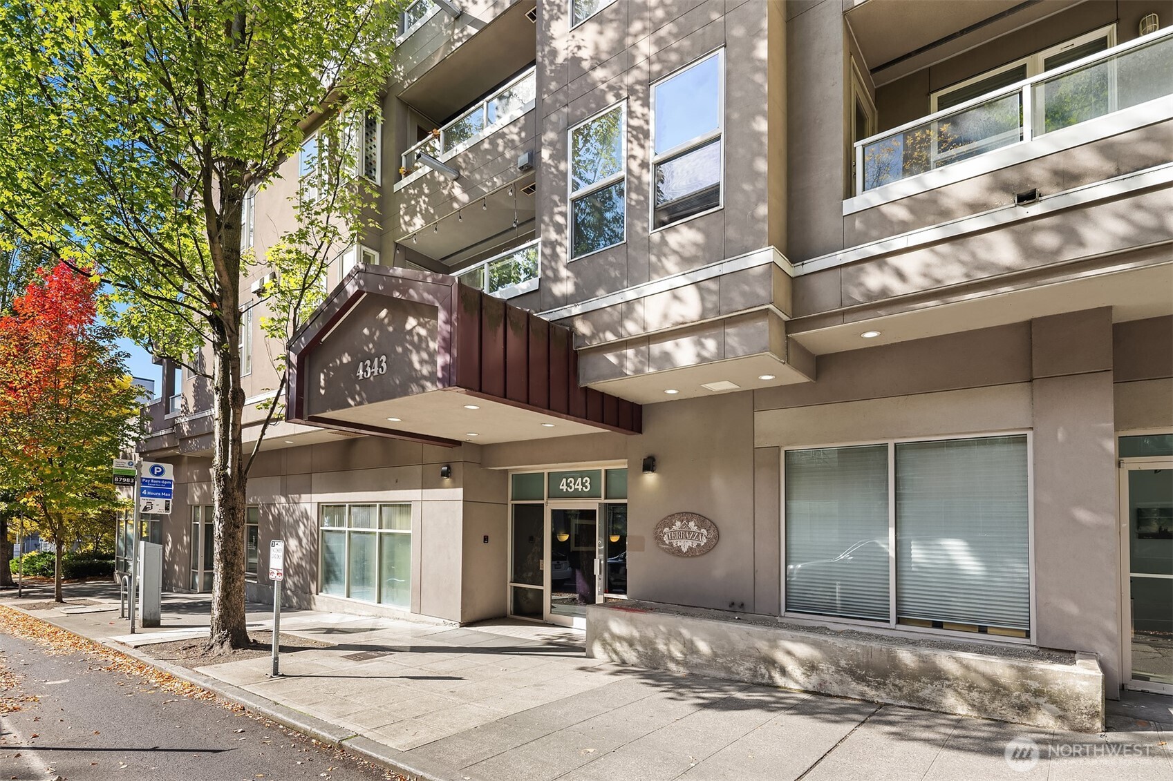 4343 Roosevelt Way NE #601