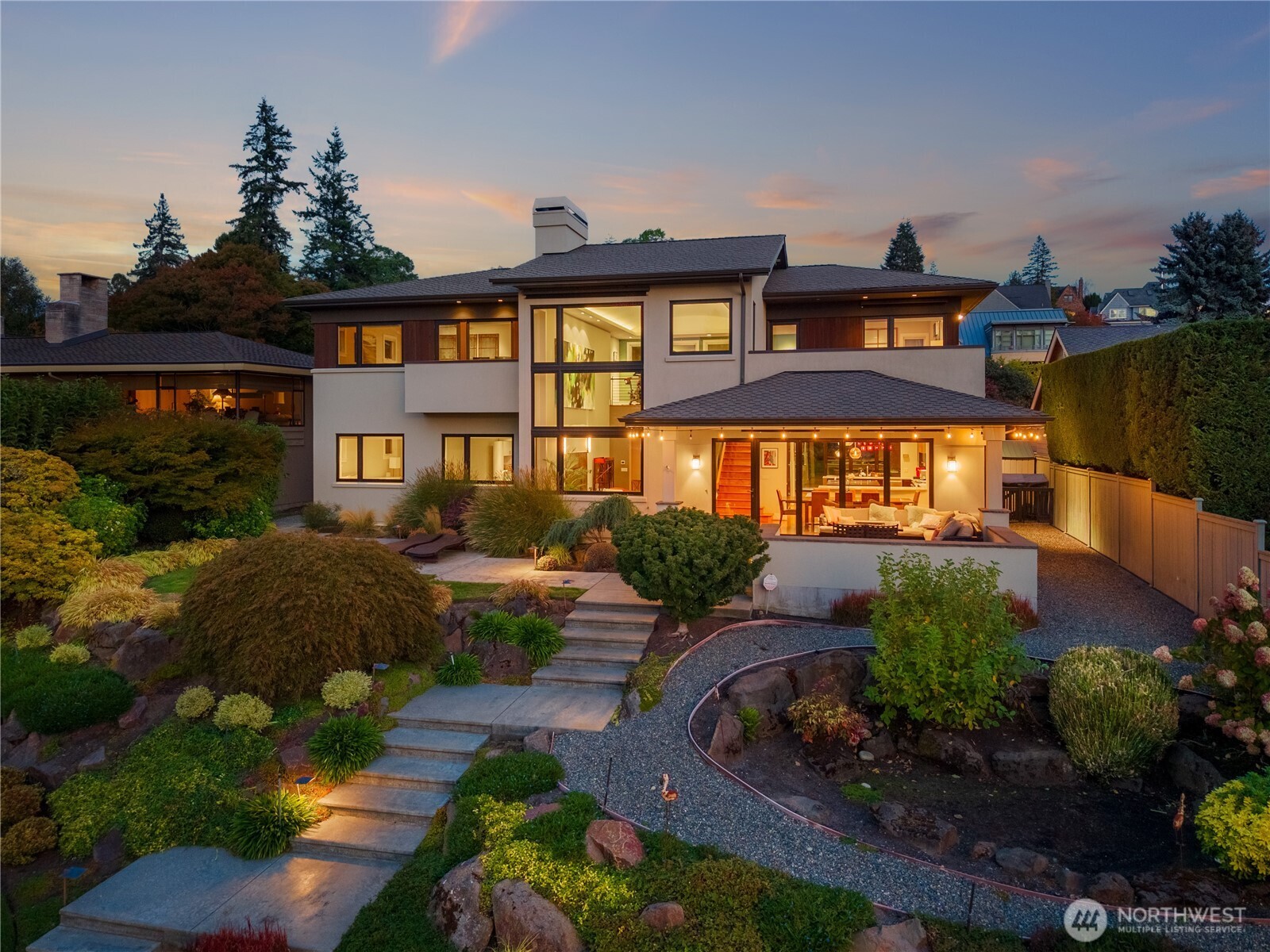 2820 Magnolia Boulevard W