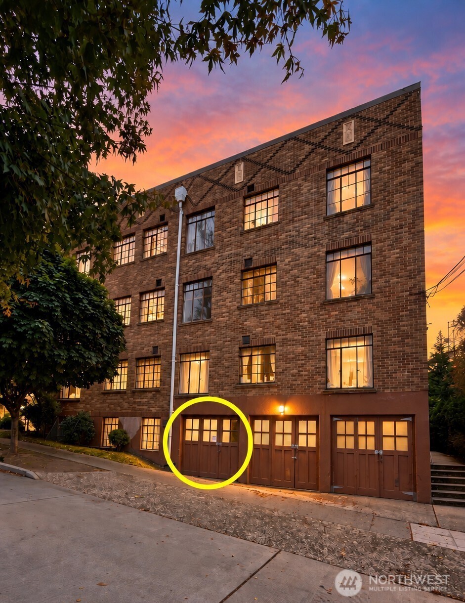 3121 Franklin Avenue E #23
