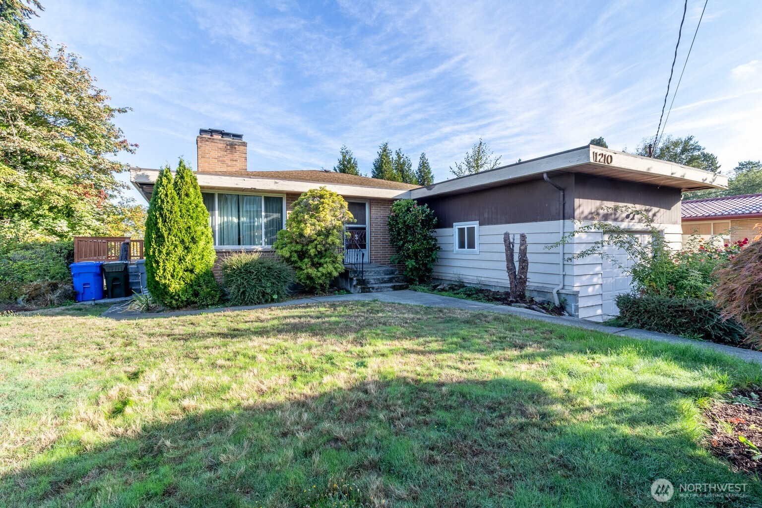 1210 N 33rd Place