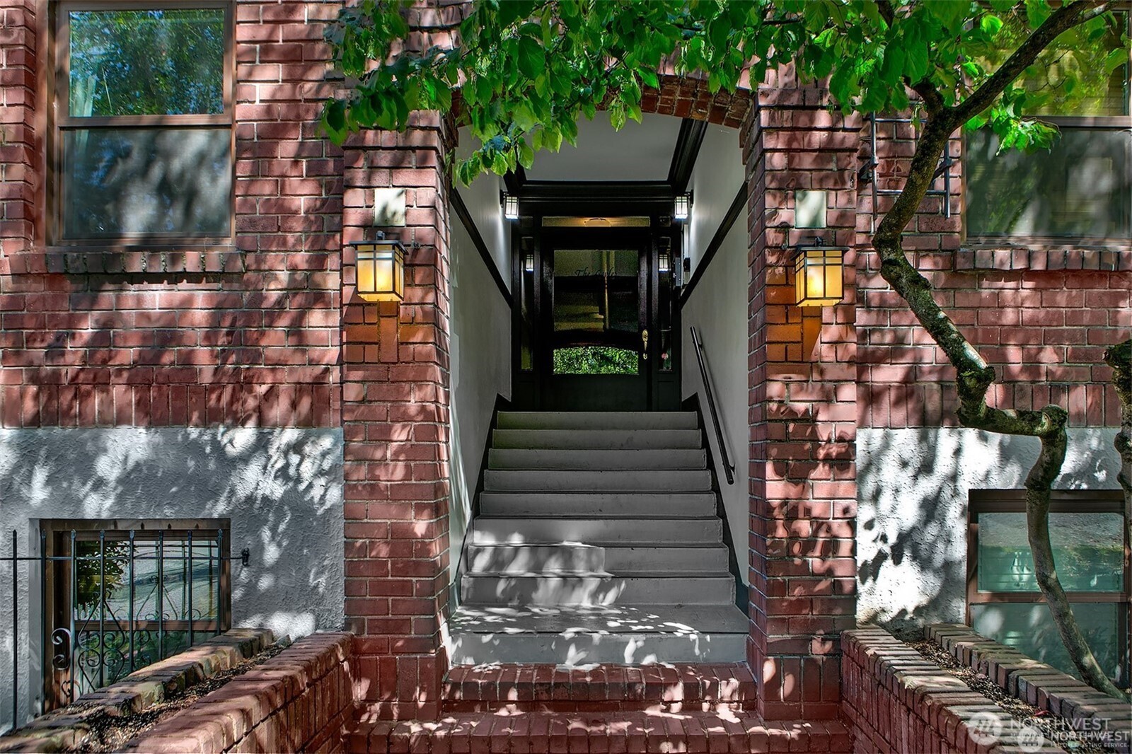 516 E Thomas Street #102