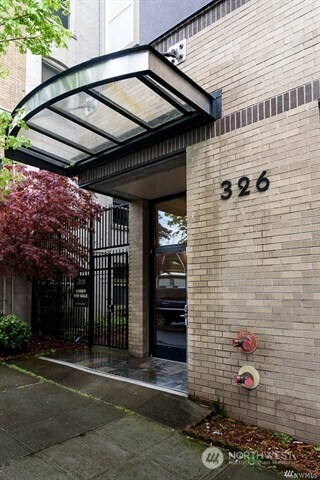 326 Queen Anne Avenue N #402