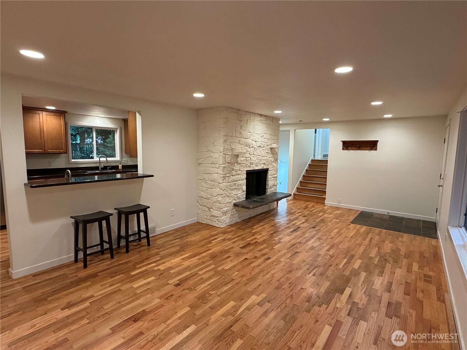 11436 108th Avenue NE, Kirkland, WA 98033, photo 2 of 16