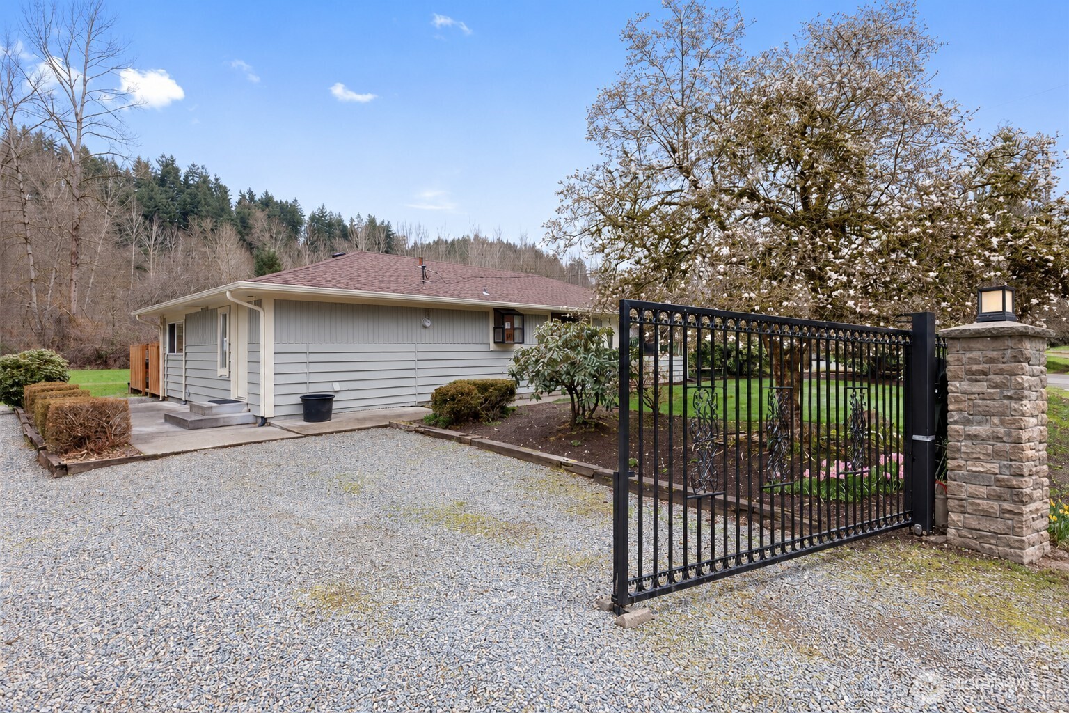 15408 SE Jones Road, Renton, WA 98058, photo 2 of 24